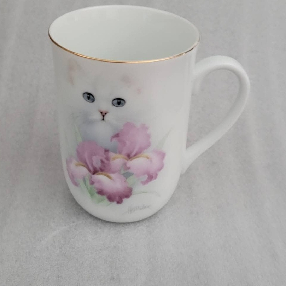 Otagiri Mug White Cat with Vivid Blue Eyes - Pink Orchid Japan